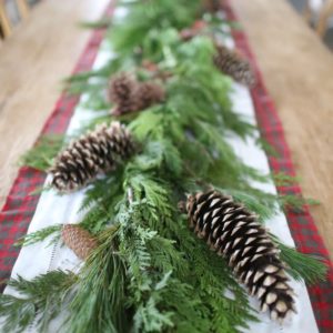 How to Make a Christmas Tablescape