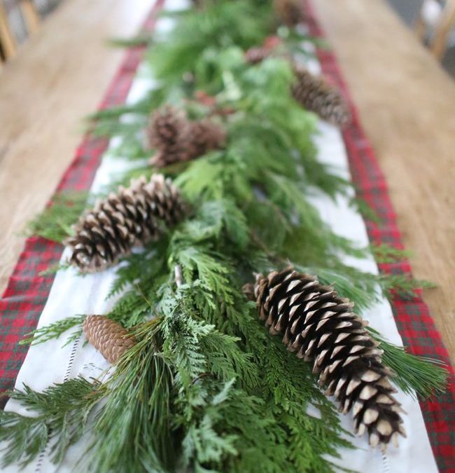 How to Make a Christmas Tablescape