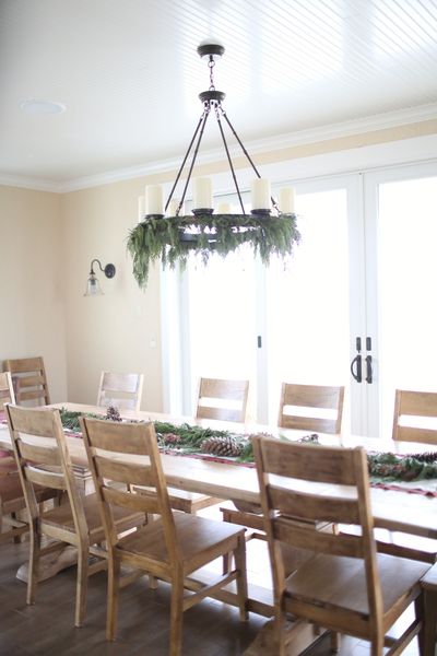 Multiple Ways to Use a Garland for Decorating